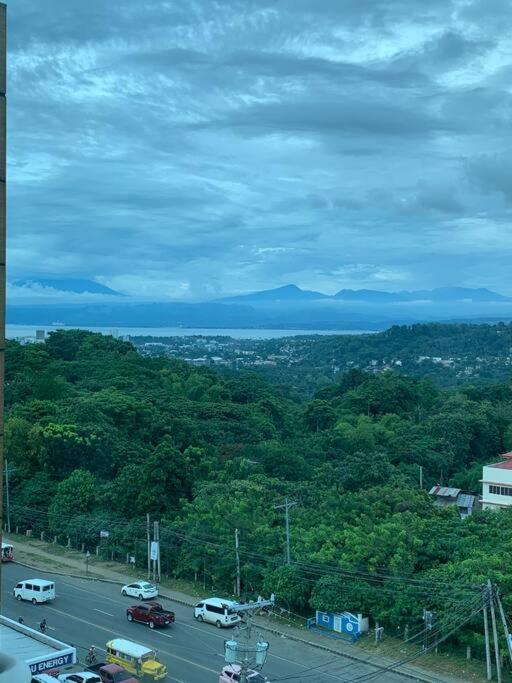 Spacious 2-Bedroom Condo,Wifi,Netflix,Free Parking Cagayan de Oro Eksteriør bilde